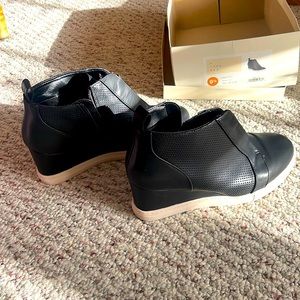 A New Day aTarget brand wedge tennis shoe womens size 9.5M
